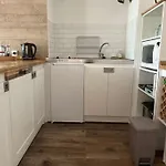 Entre Vignes Et Foret Avec Vue Sur La Vallee Appartement *